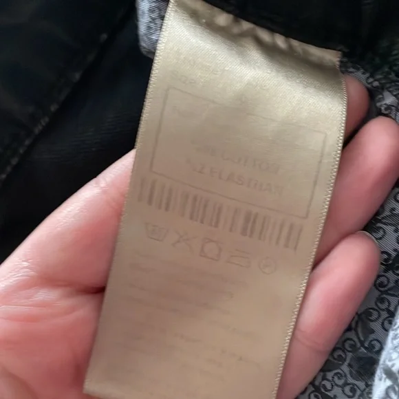 Distressed jeans - Picture 3 of 5